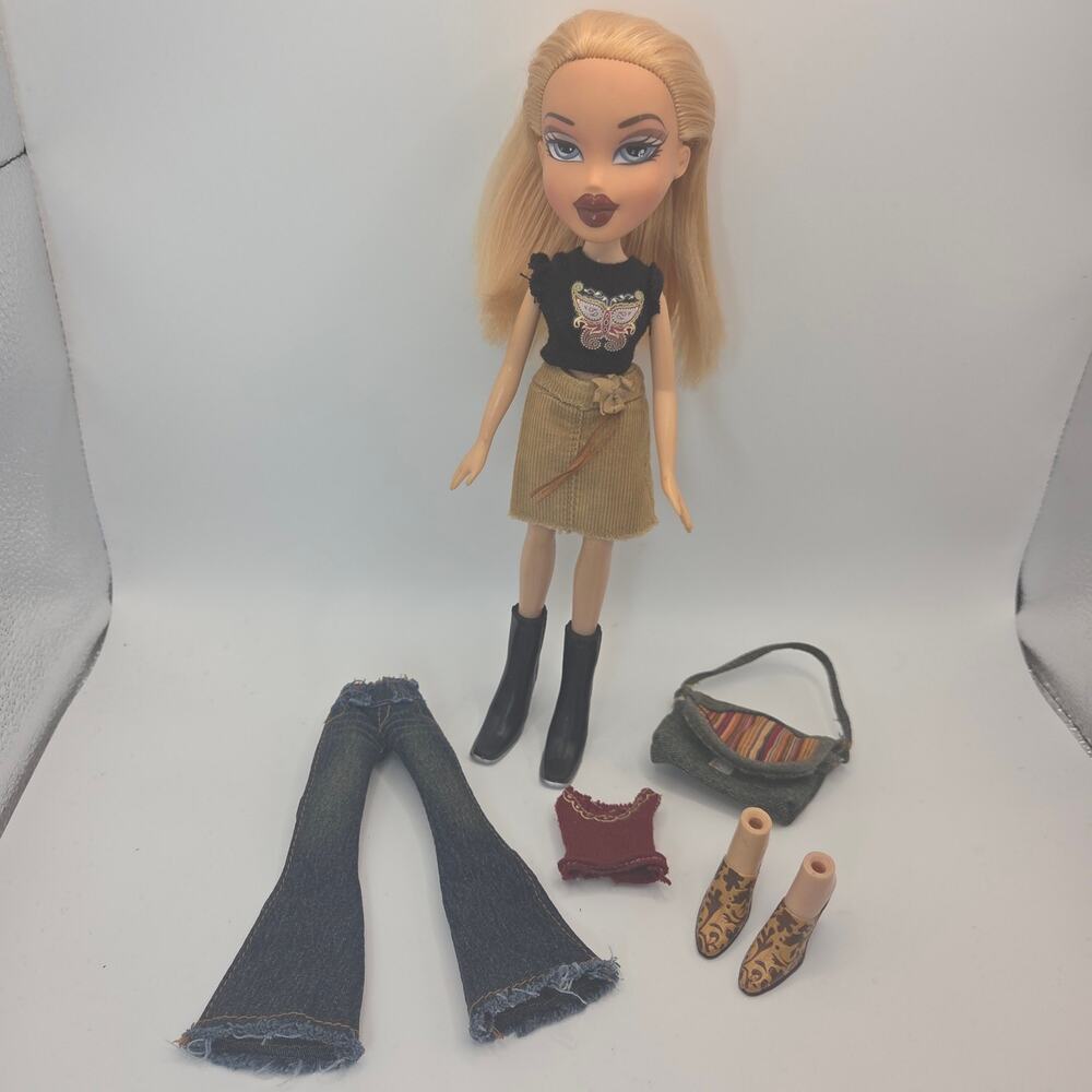Vintage 2003 Bratz 1st Edition Style It Cloe Doll with Original Outfits + Shoes